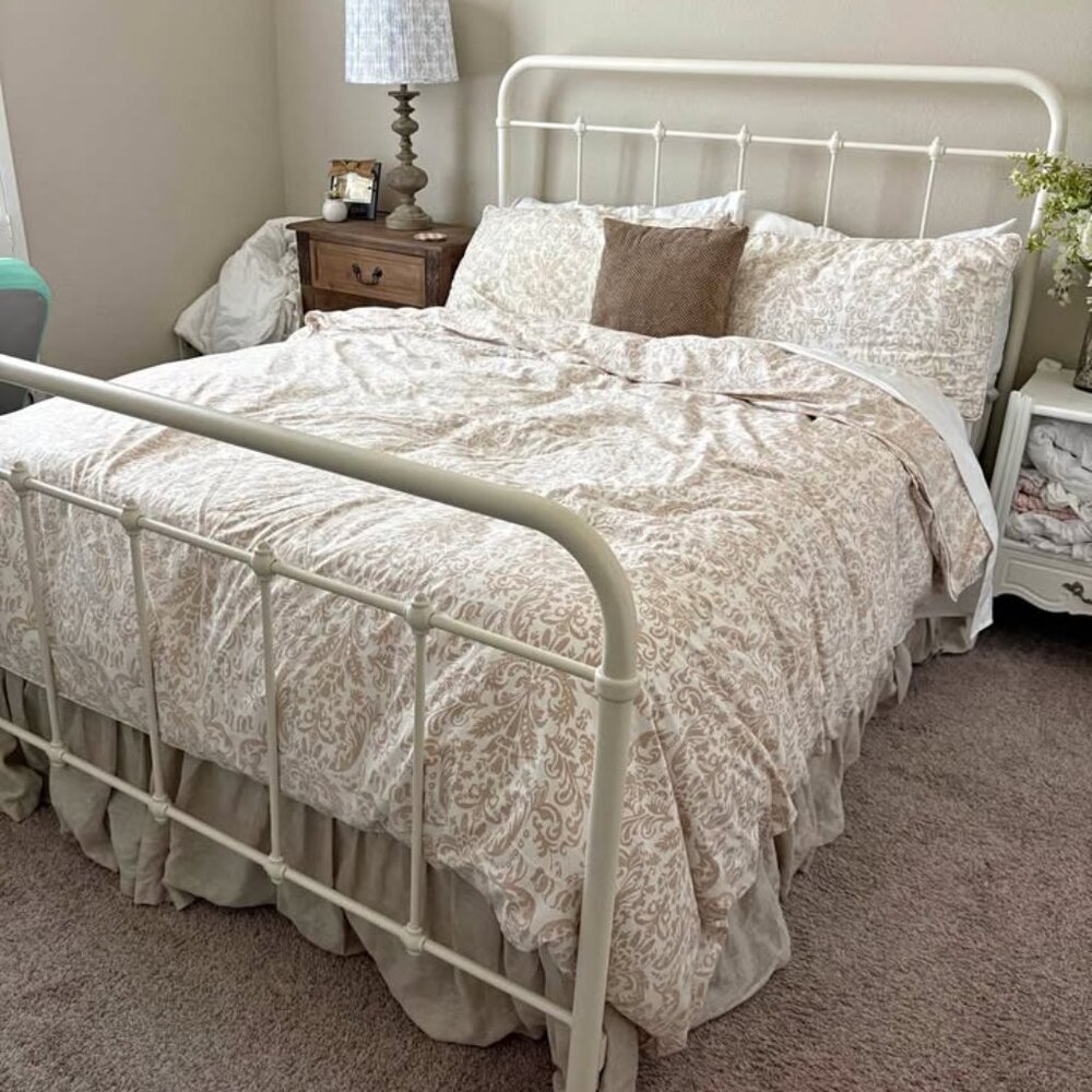 Pine Cone Hill Queen White Background Beige Damask Det Duvet Cover Set. FLAW